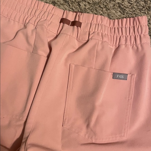 Figs scrub set with Uman relaxed joggers & Catarina one pocket top in pink sand - Picture 7 of 11